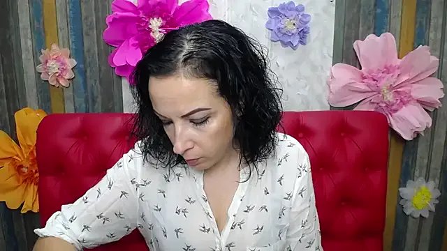 ElizabethSho on StripChat