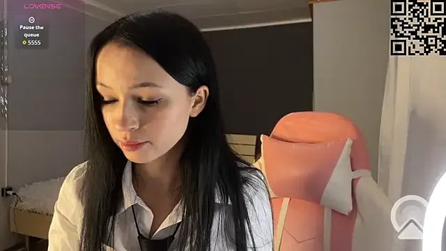 ella_simons — make my ass  red