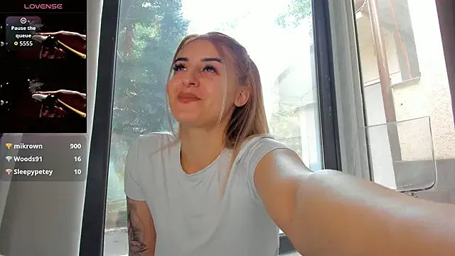 Ella_Vee on StripChat