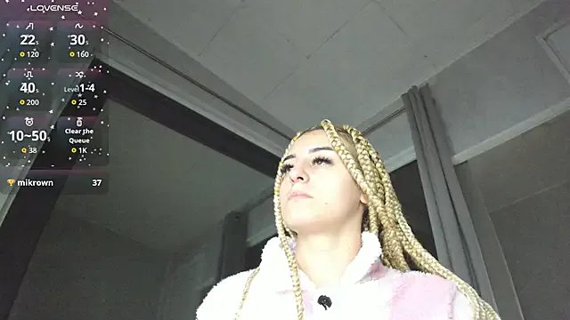 Ella_Vee on StripChat