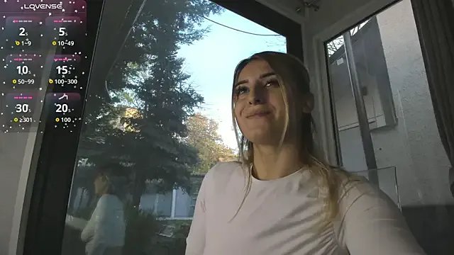 Ella_Vee on StripChat