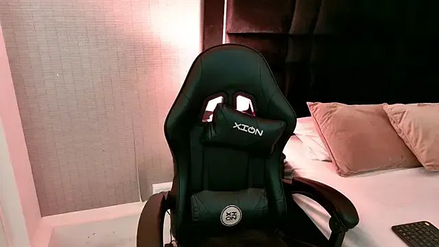 EllaEvanz on StripChat