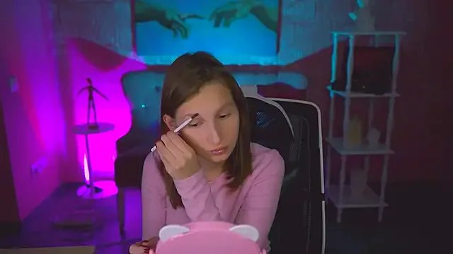 EllaHorton on StripChat