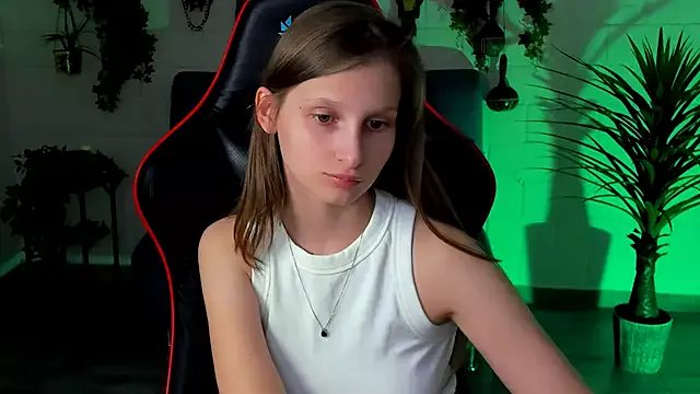 EllaHorton on StripChat