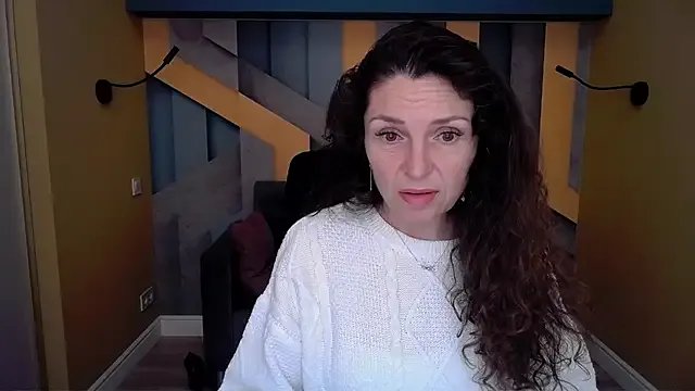 EllaLong on StripChat