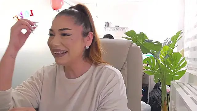 EllaXBella — make me cum