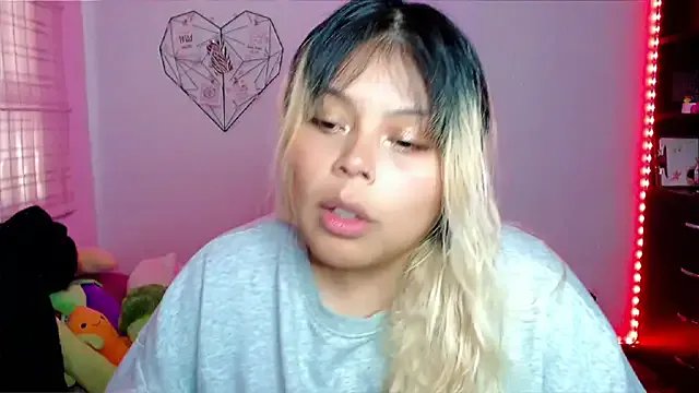 EllieMoonX on StripChat