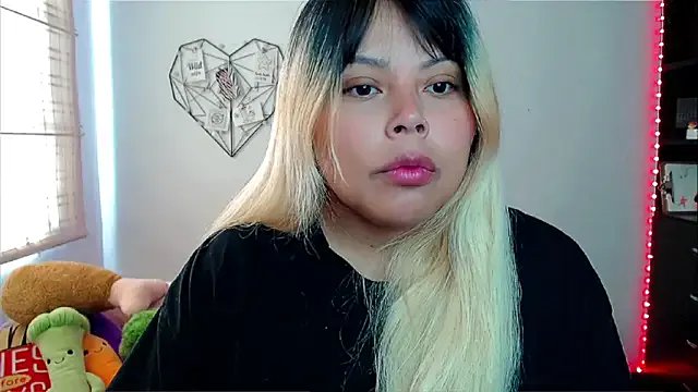 EllieMoonX on StripChat