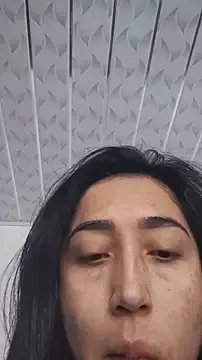 Elowyn — Remove my panties and play with my pussy