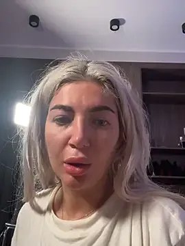 ElsaSinn on StripChat