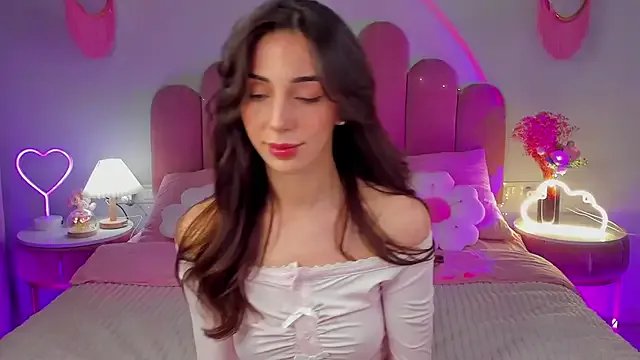 ElsaYoung on StripChat