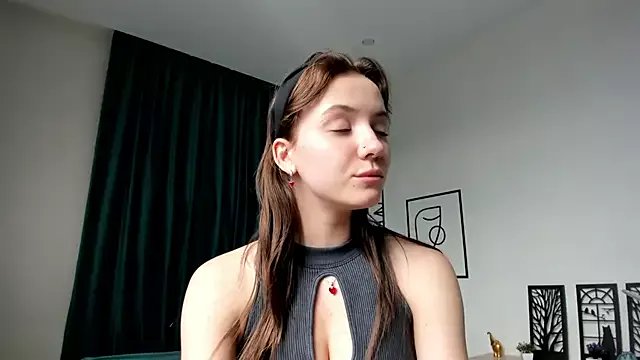 ElvaHilby on StripChat