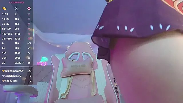 ely_cherry18 on StripChat