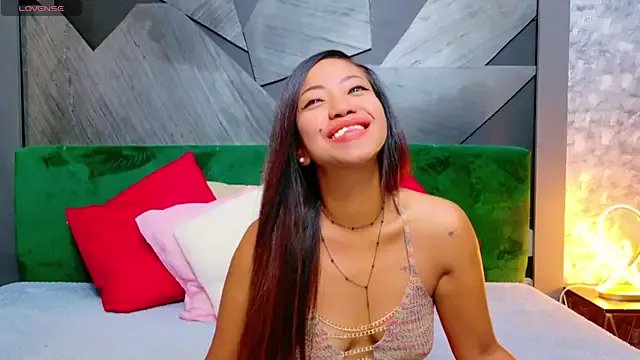 ElyaQuinn on StripChat