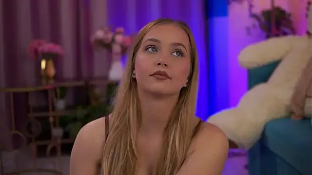 ElyssawetXX on StripChat