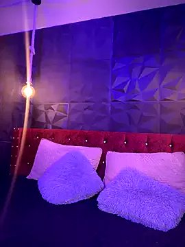 Ema_azel on StripChat