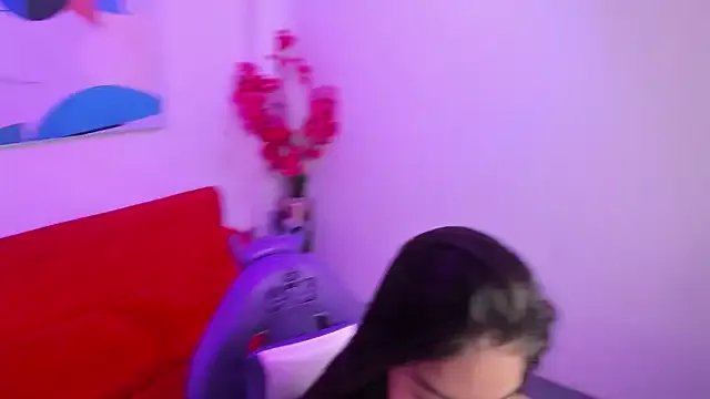 Ema_louis_ on StripChat