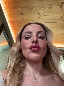 EmaSalis on StripChat