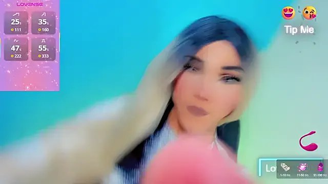 emelly_horny_ on StripChat