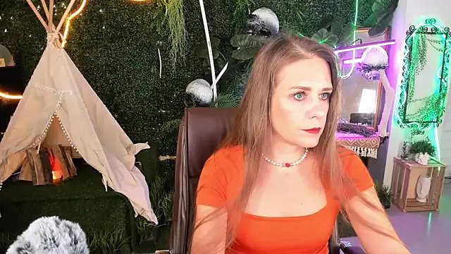 EmiliaBedy on StripChat