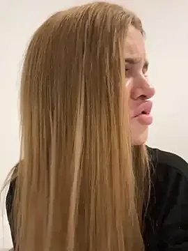 EmiliaCatalina on StripChat