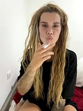 EmiliaCatalina on StripChat