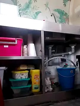 Freechat emiliemilf on StripChat