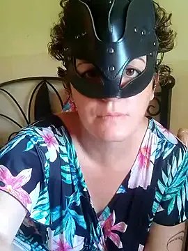 Freechat emiliemilf on StripChat