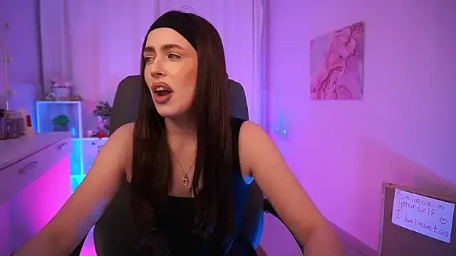 EmiliyaRoude on StripChat