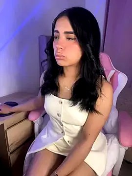 Emily-14 on StripChat