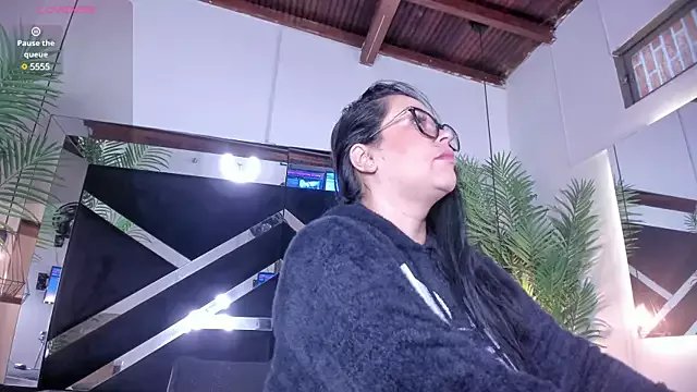 emily-fox on StripChat