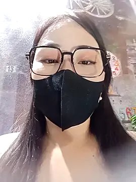 Emily-Nguyen on StripChat