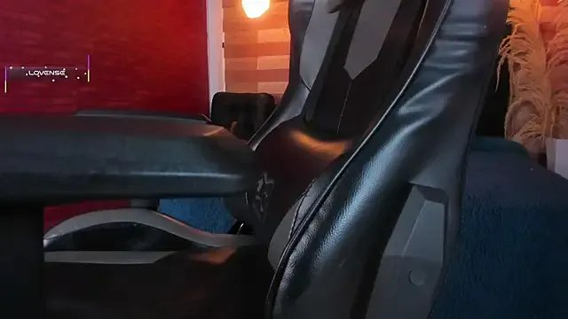 Emily_brown04 on StripChat