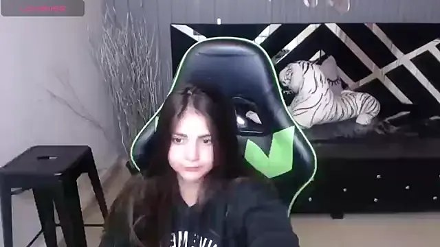 emily_cooper_t on StripChat