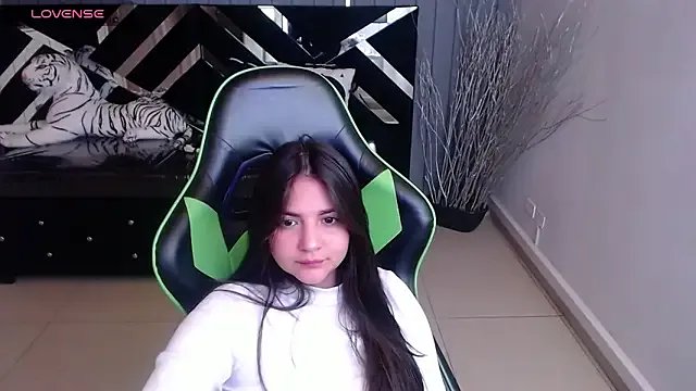 emily_cooper_t on StripChat