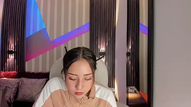 emily_layton on StripChat