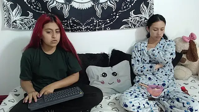 emily_n_abby on StripChat