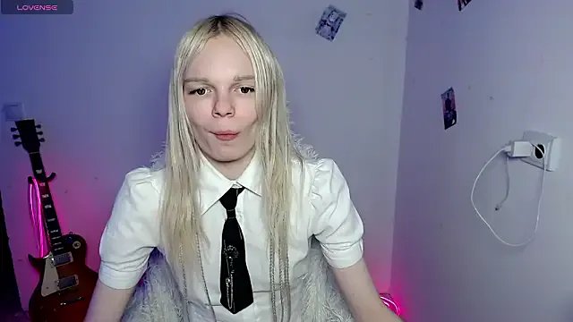 Emily_Nyaffee — cum show