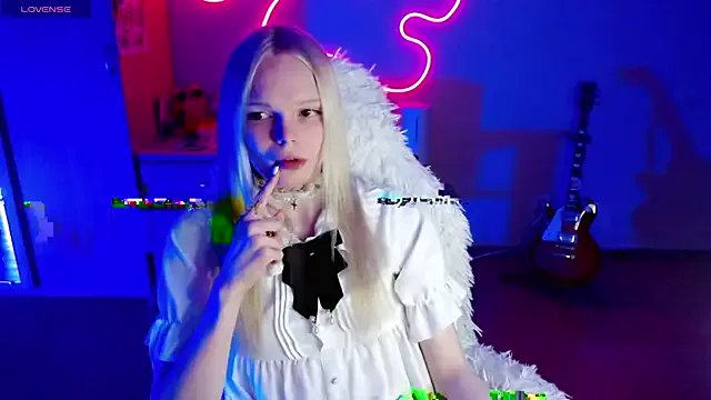 Emily_Nyaffee on StripChat