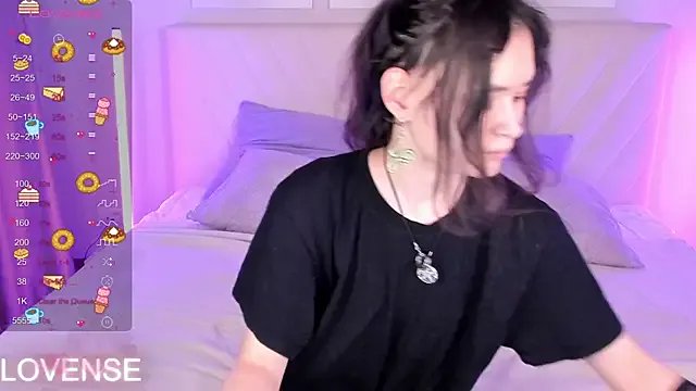 Emily_Strikeee on StripChat