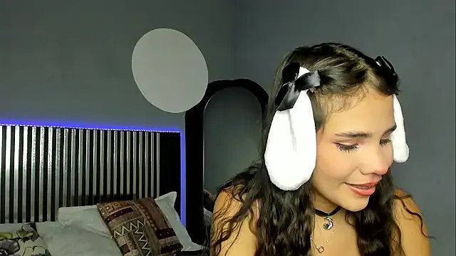 Emilybeltons on StripChat