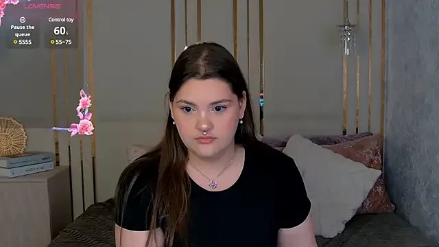 EmilyHyde on StripChat