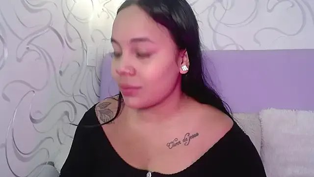 Freechat EmilyQueen3x on StripChat