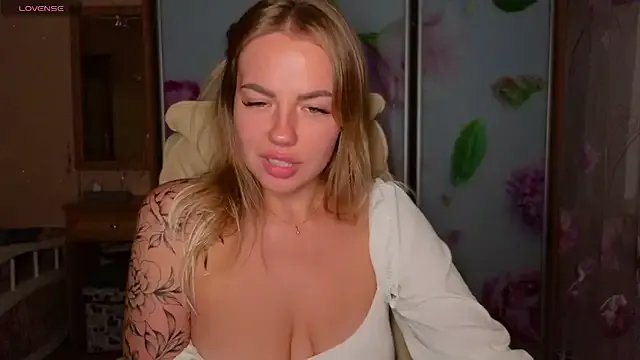 EmilyRobbie on StripChat