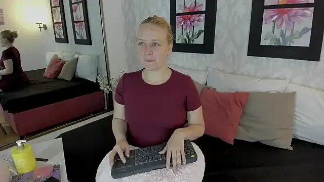 EmilySumer on StripChat