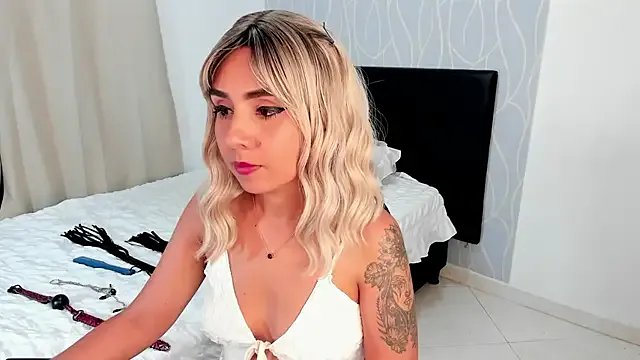 Emilyvalk_ on StripChat