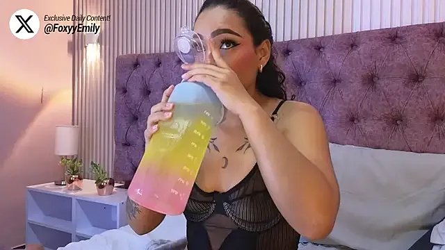 EMILYY_FOXY on StripChat