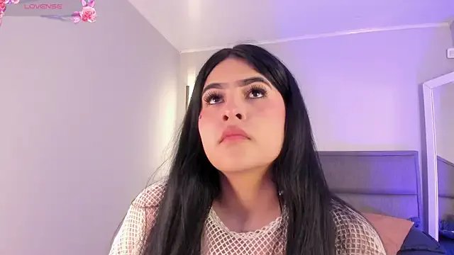 Emma__clark_ on StripChat