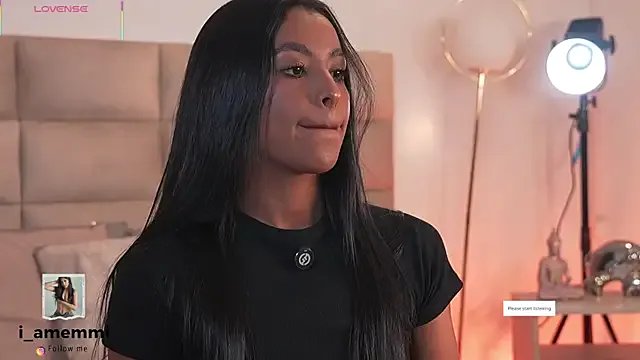 emma_brooks1 on StripChat