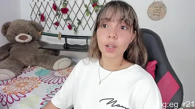 emma_grays2 on StripChat